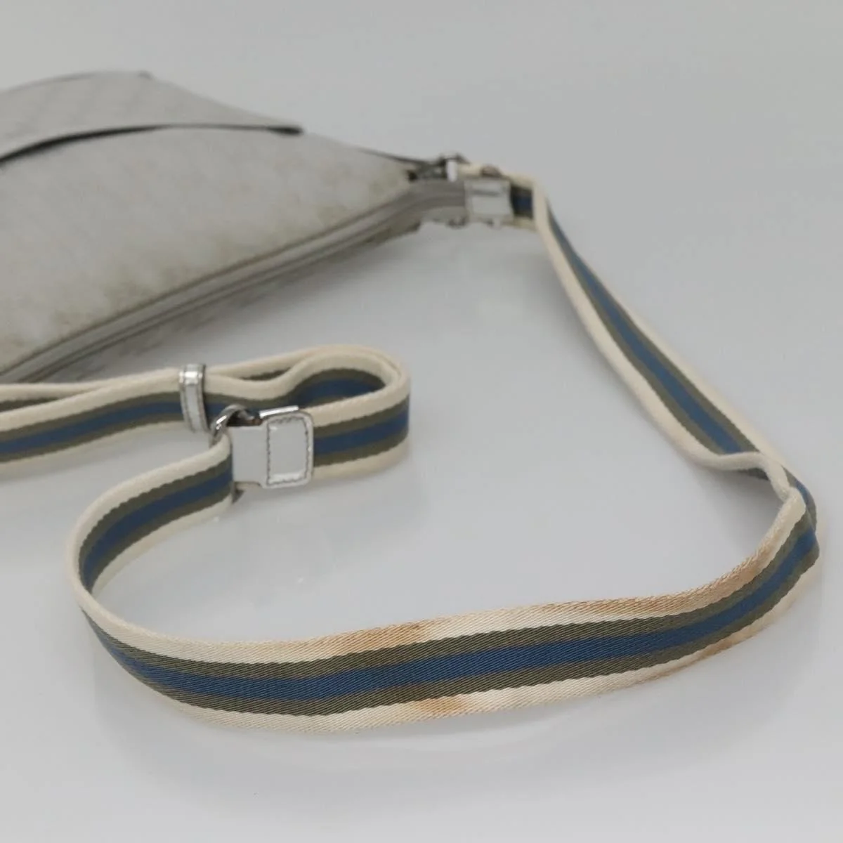 Gucci Zip Messenger Bag GG Canvas with Perforated Leather - Image 8