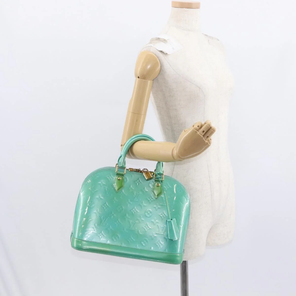 Louis Vuitton Alma Handbag Patent Leather - Image 15