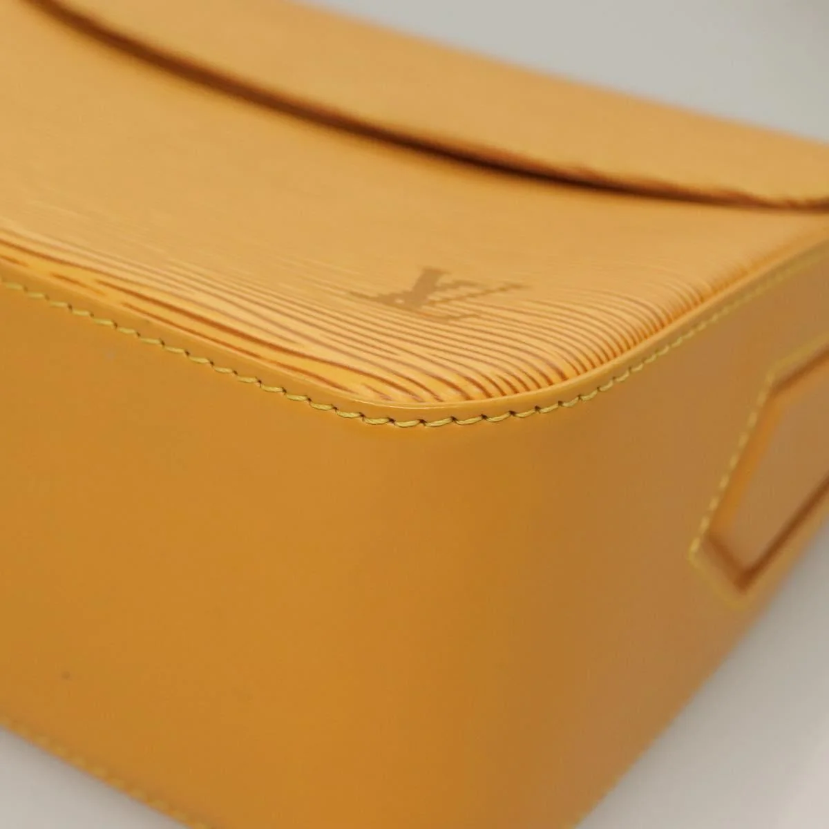 Louis Vuitton Buci Handbag Epi Leather - Image 10