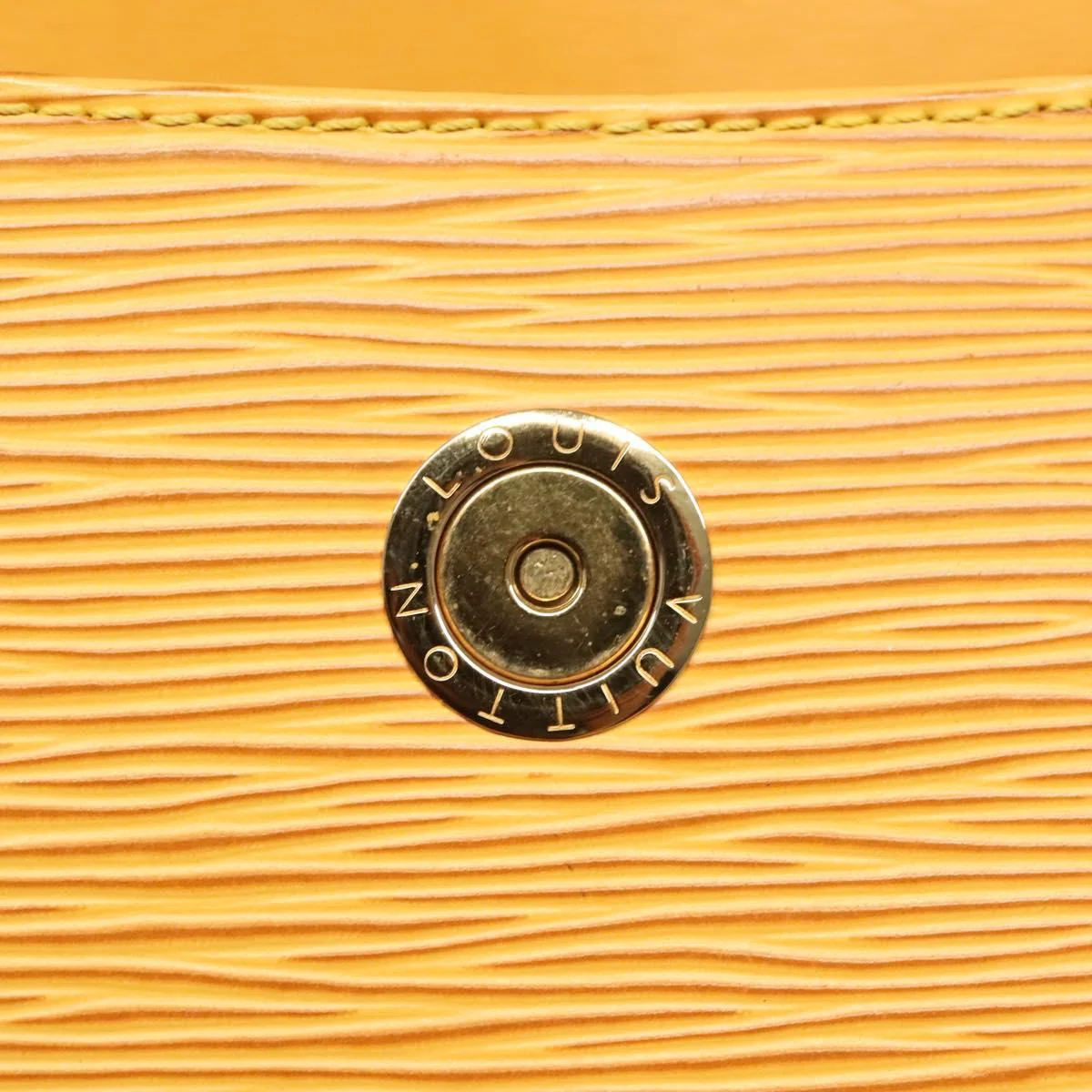 Louis Vuitton Buci Handbag Epi Leather - Image 13