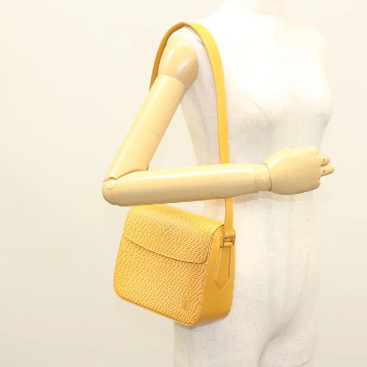 Louis Vuitton Buci Handbag Epi Leather - Image 14