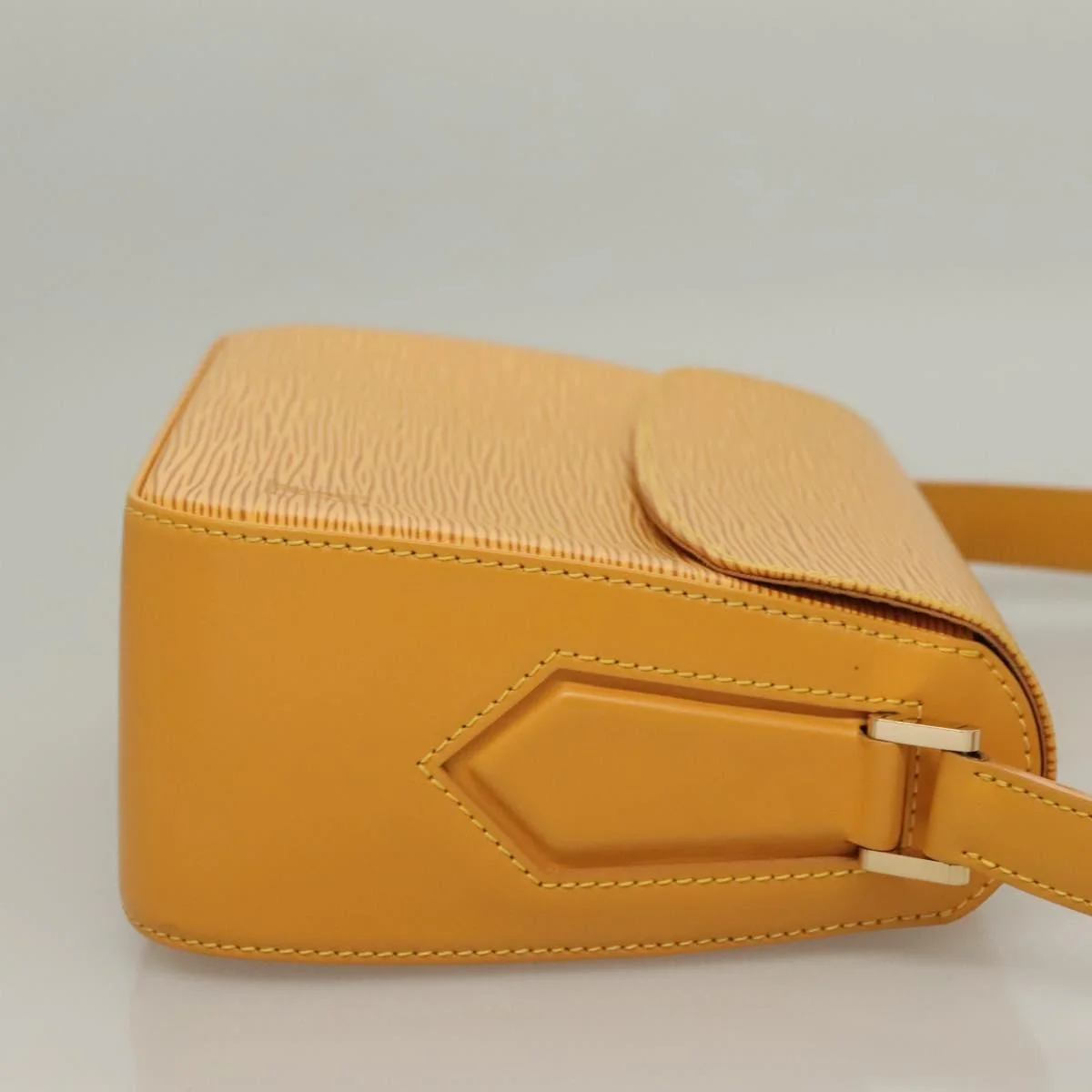 Louis Vuitton Buci Handbag Epi Leather - Image 3