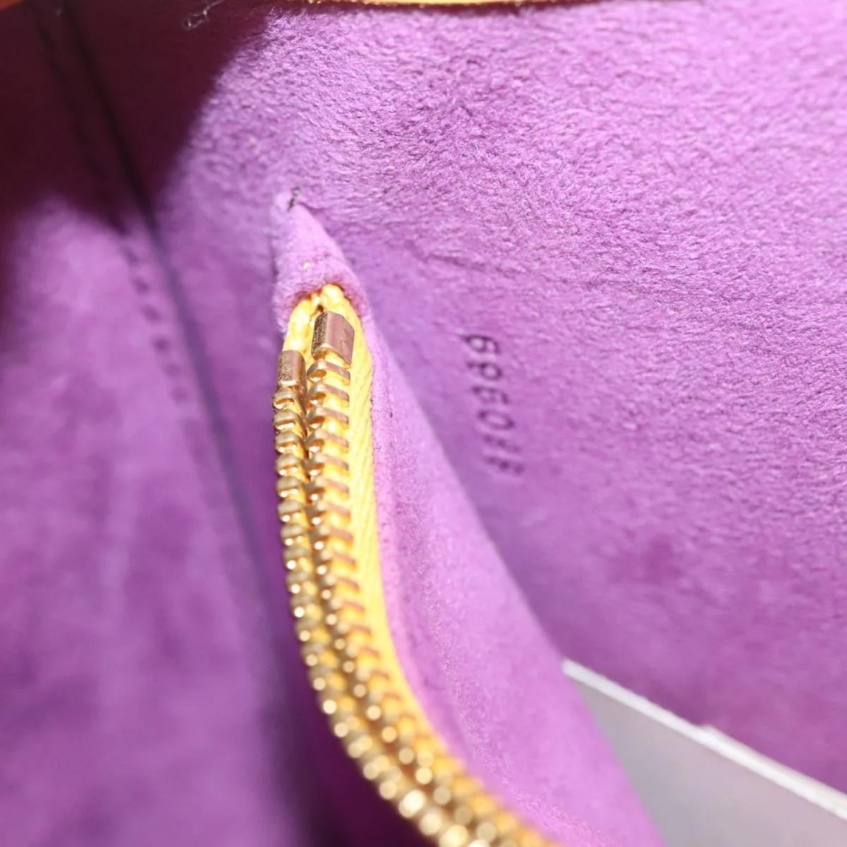 Louis Vuitton Buci Handbag Epi Leather - Image 6
