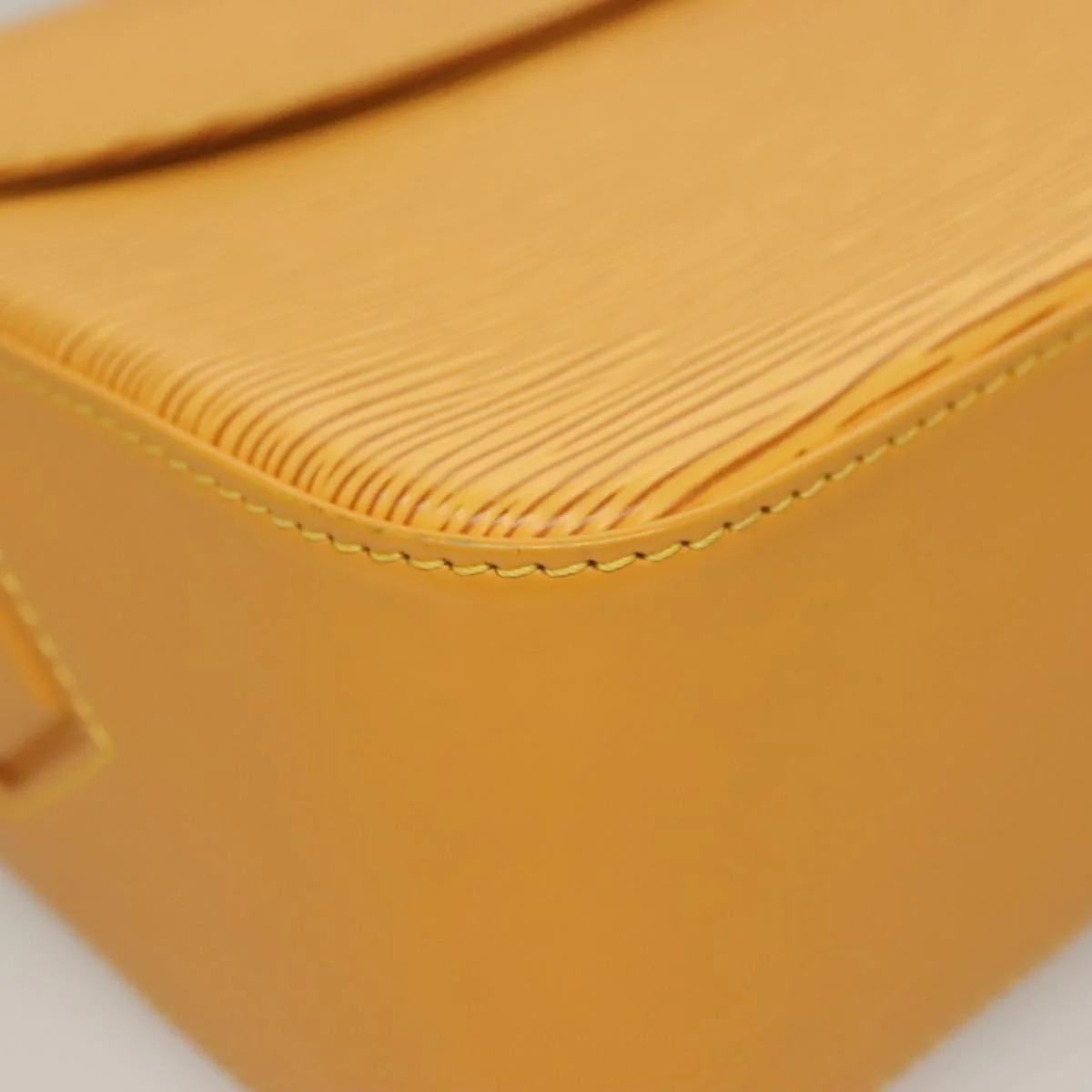 Louis Vuitton Buci Handbag Epi Leather - Image 9