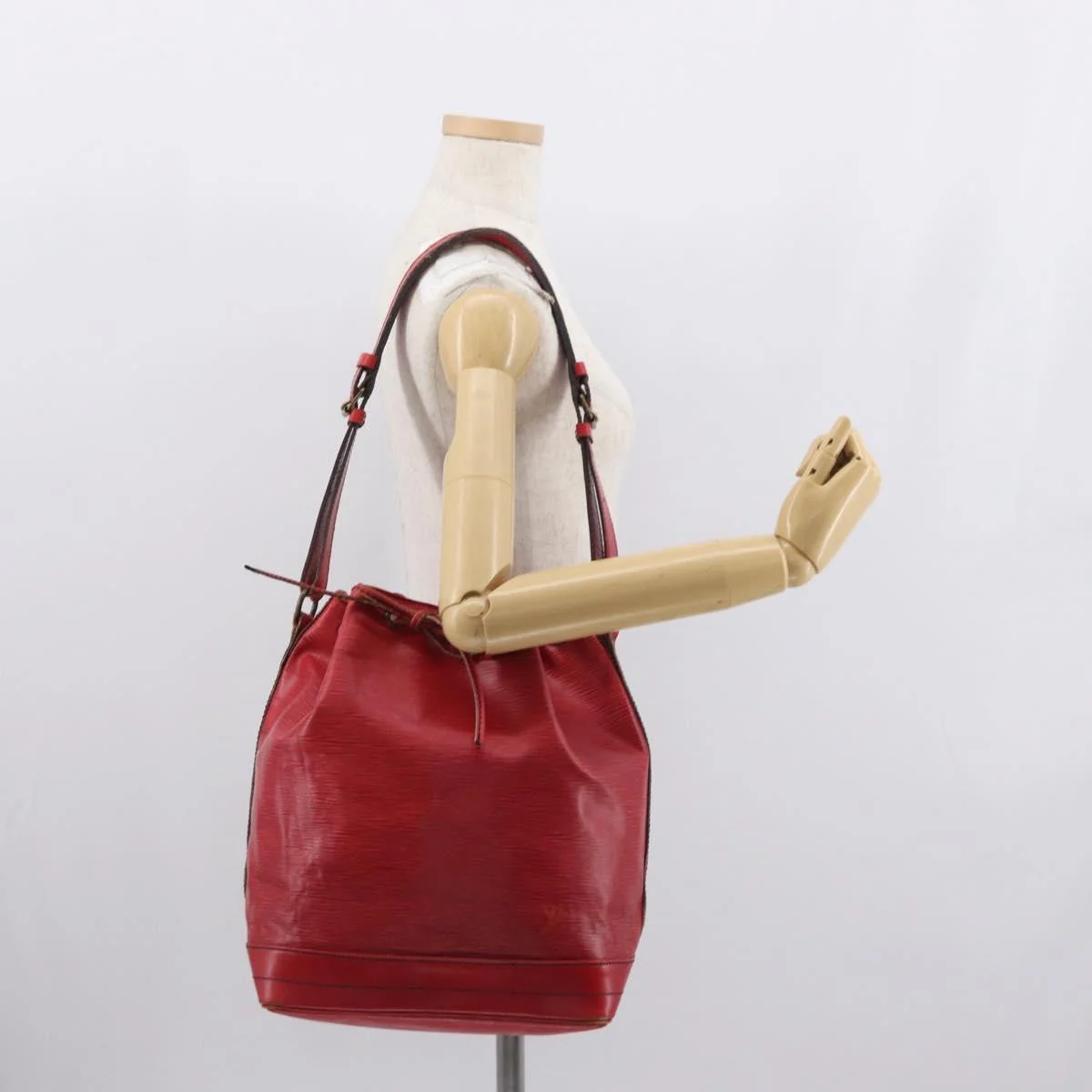 Louis Vuitton Noe Handbag Epi Leather - Image 14