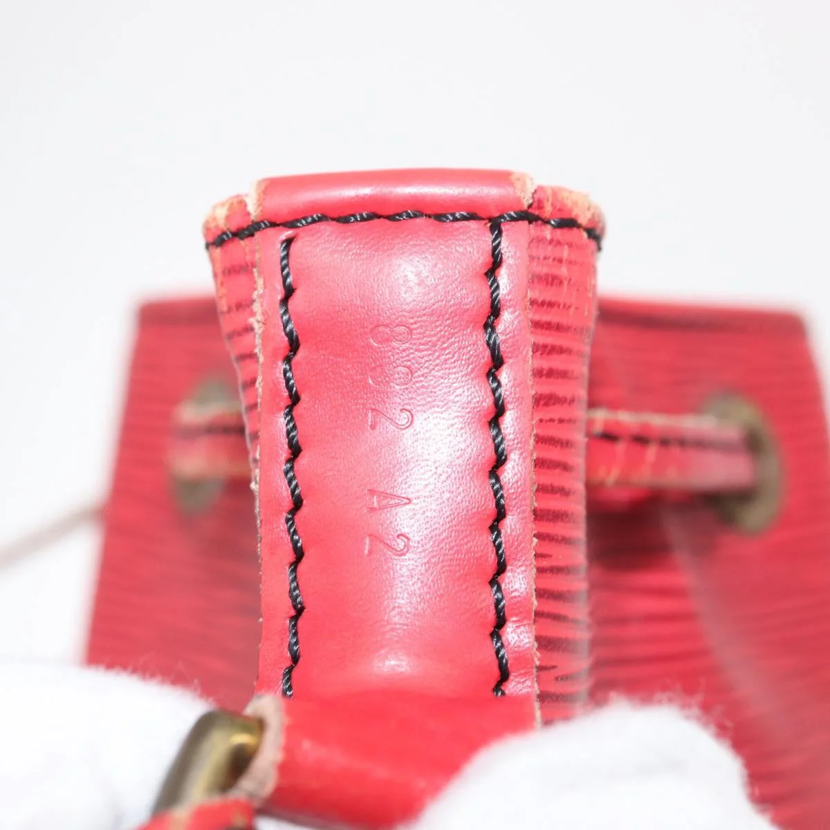 Louis Vuitton Noe Handbag Epi Leather - Image 6