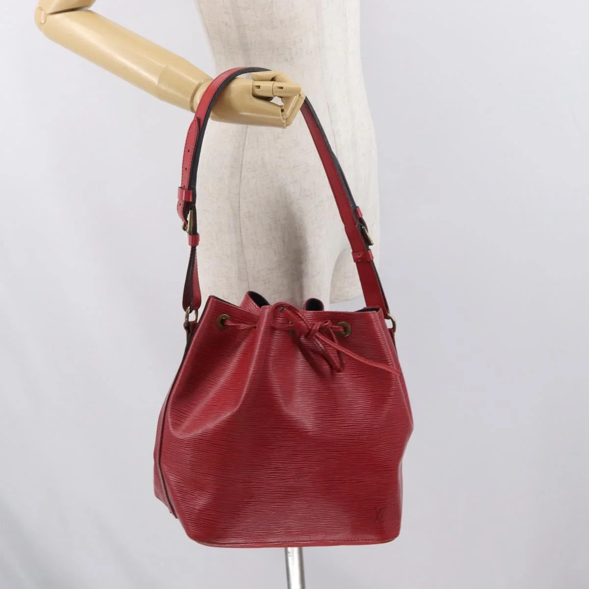 Louis Vuitton Petit Noe Handbag Epi Leather - Image 14