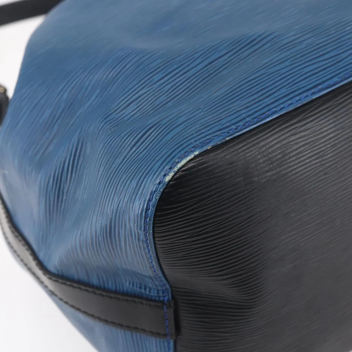 Louis Vuitton Petit Noe Handbag Epi Leather - Image 11
