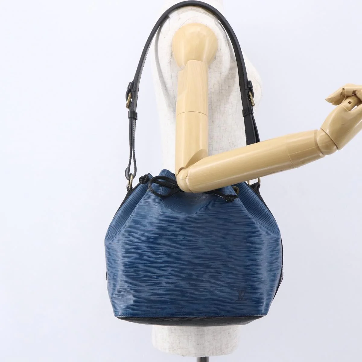 Louis Vuitton Petit Noe Handbag Epi Leather - Image 13