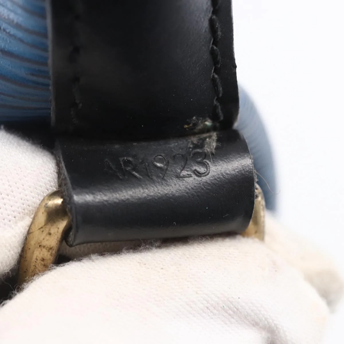 Louis Vuitton Petit Noe Handbag Epi Leather - Image 7