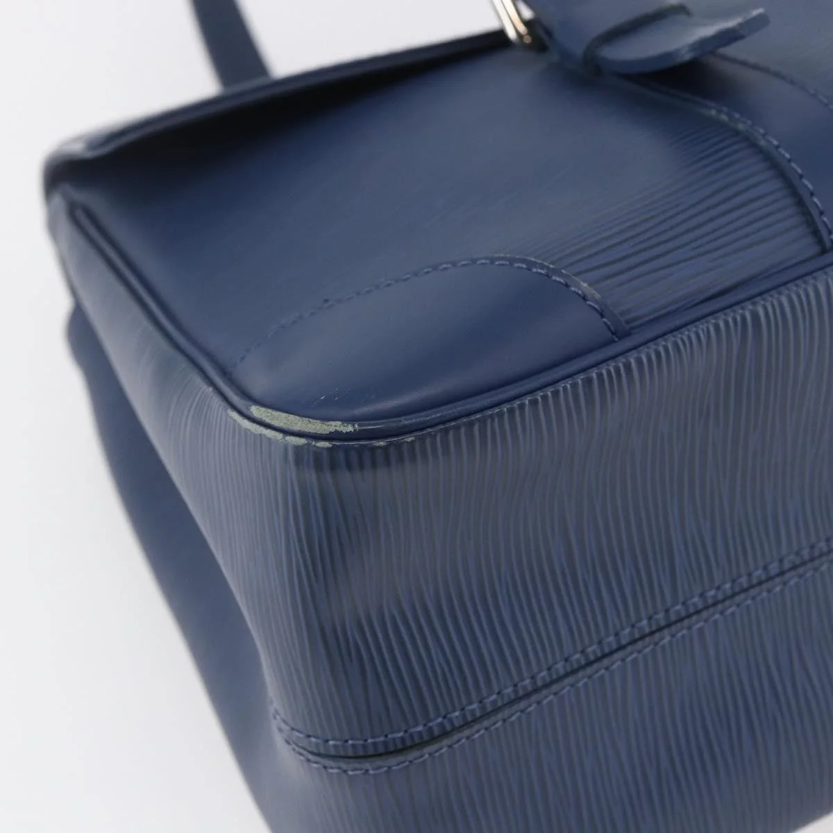 Louis Vuitton Segur Handbag Epi Leather - Image 10