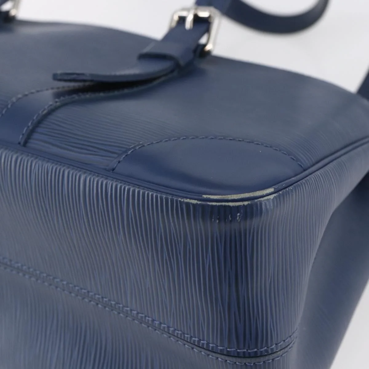 Louis Vuitton Segur Handbag Epi Leather - Image 11