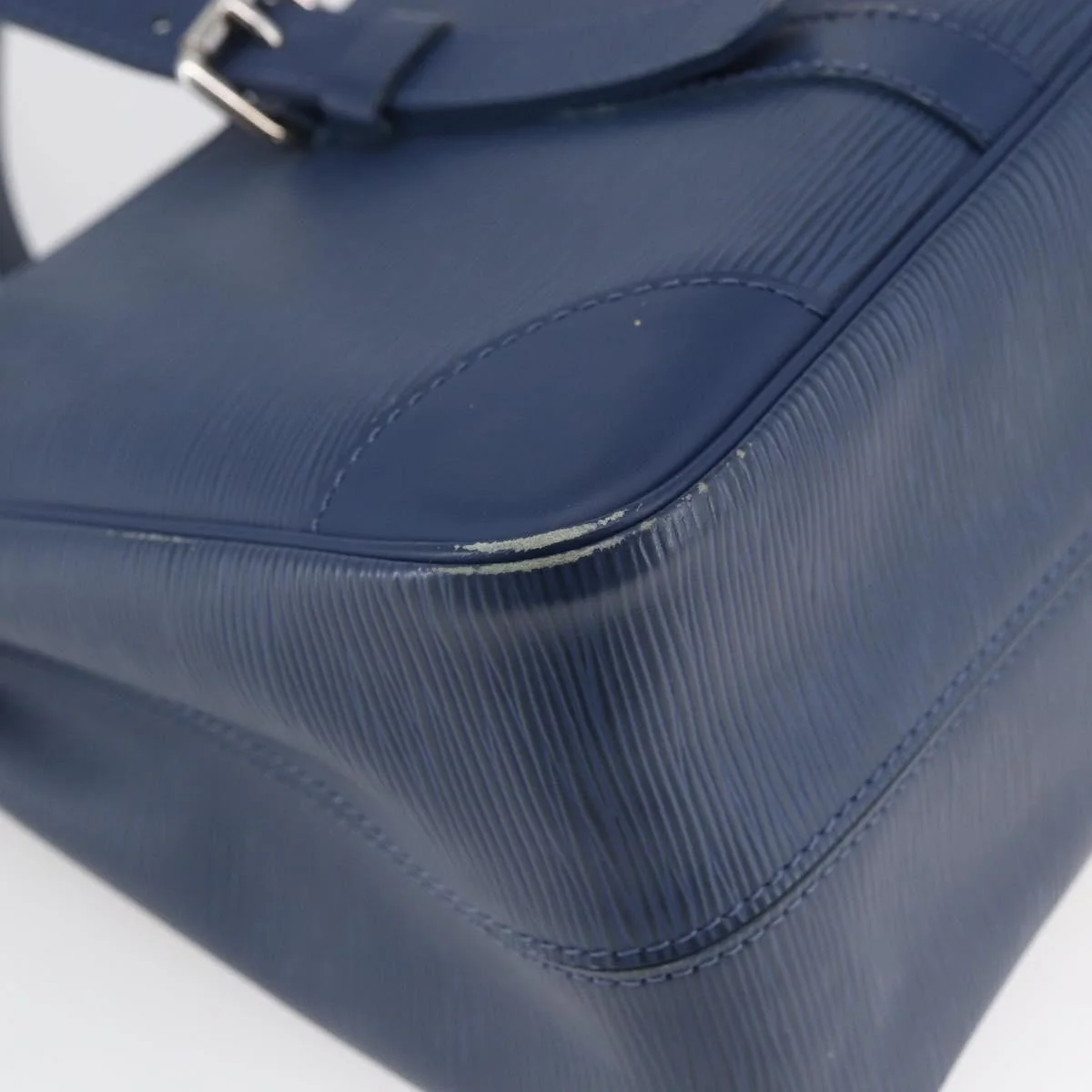 Louis Vuitton Segur Handbag Epi Leather - Image 12