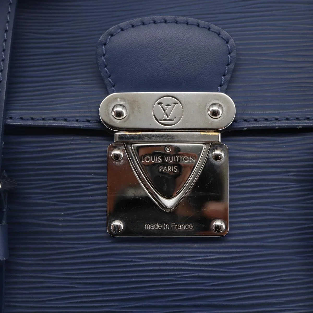 Louis Vuitton Segur Handbag Epi Leather - Image 13