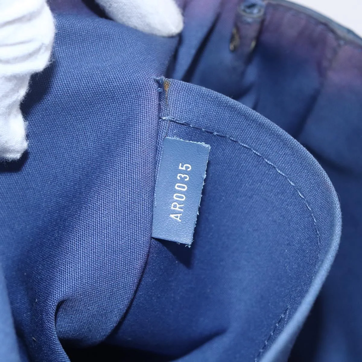 Louis Vuitton Segur Handbag Epi Leather - Image 7