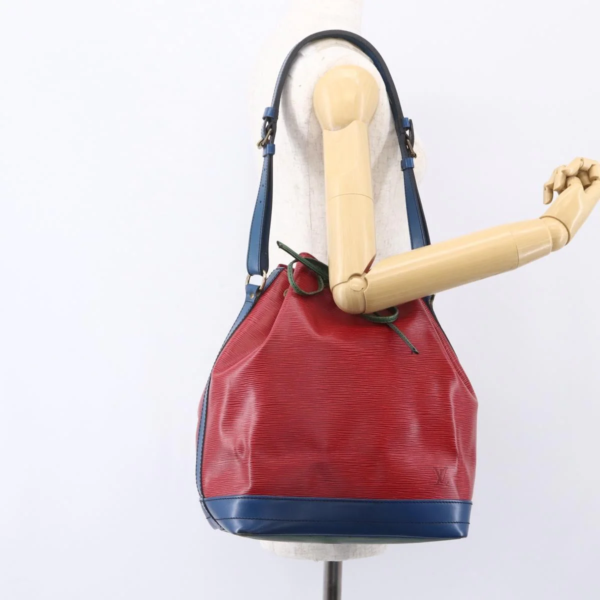 Louis Vuitton Tricolor Noe Handbag Epi Leather - Image 13