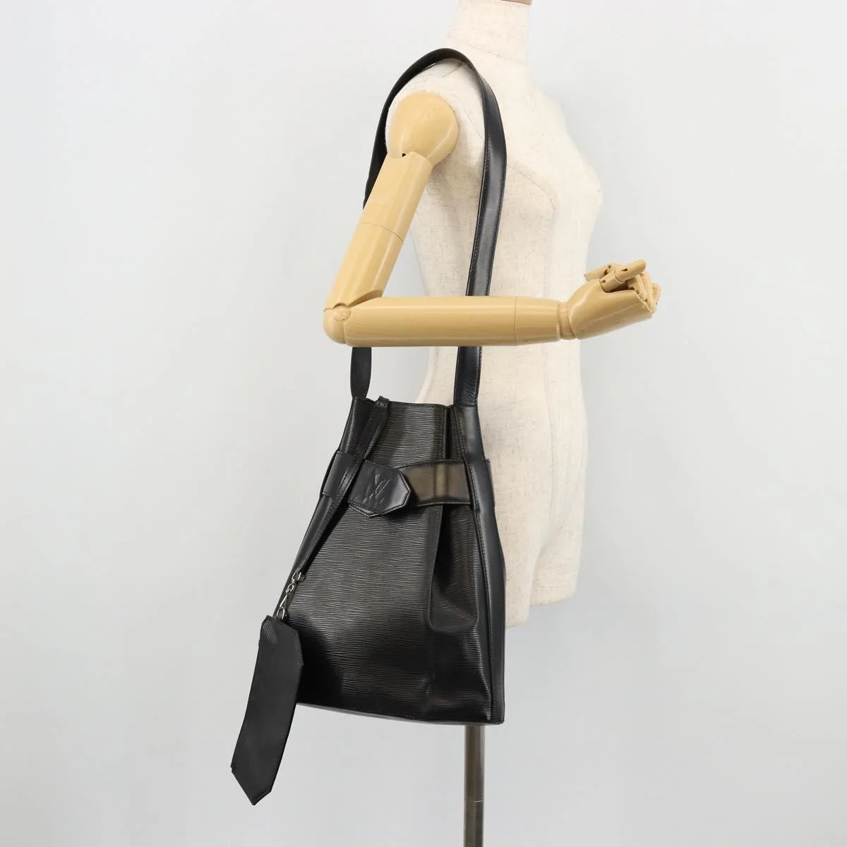 Louis Vuitton Vintage Sac d'Epaule Handbag Epi Leather - Image 13