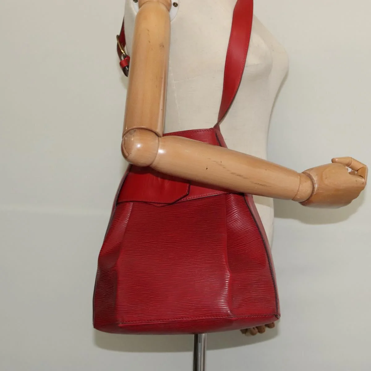 Louis Vuitton Vintage Sac d'Epaule Handbag Epi Leather - Image 15