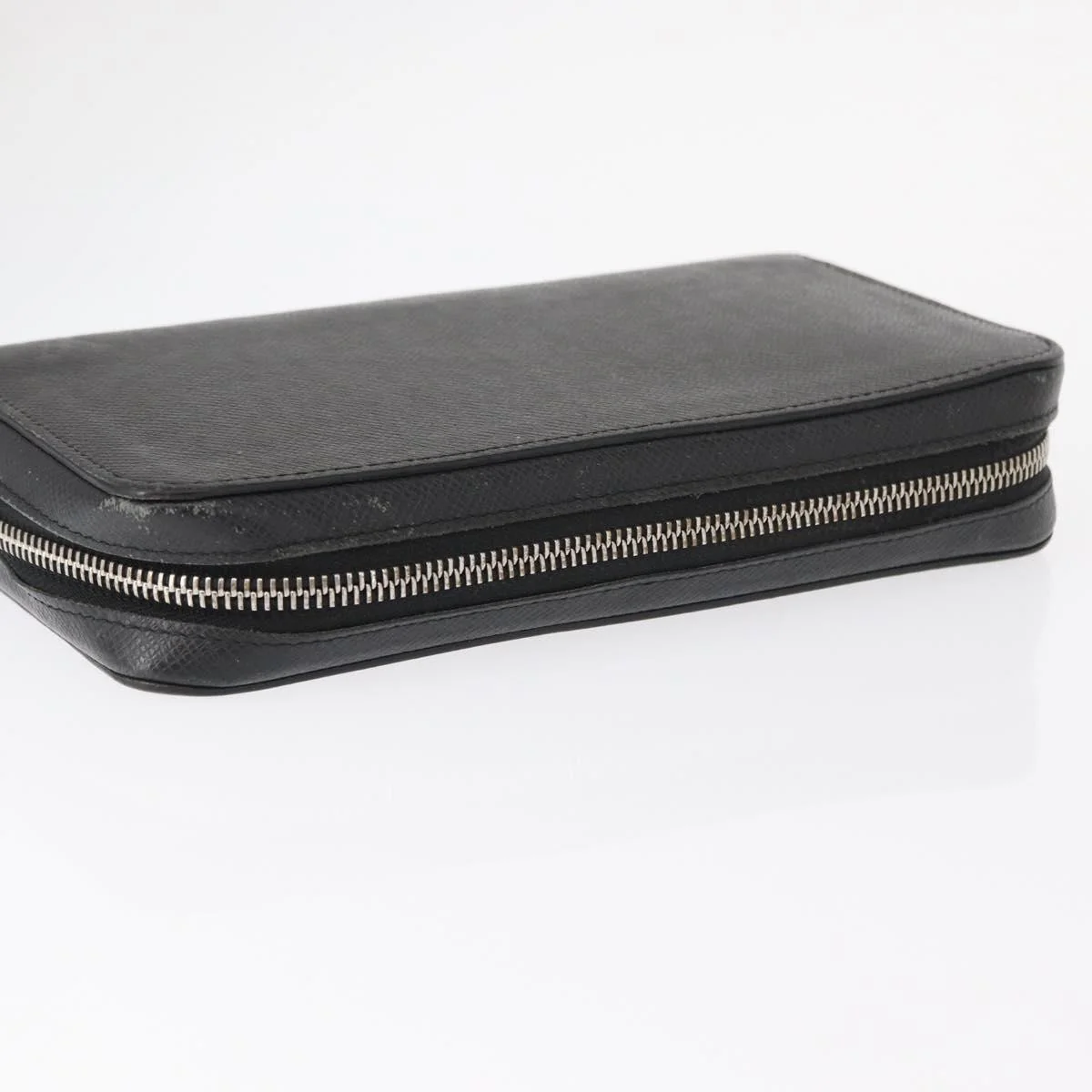Louis Vuitton Zippy XL Taiga Leather - Image 13