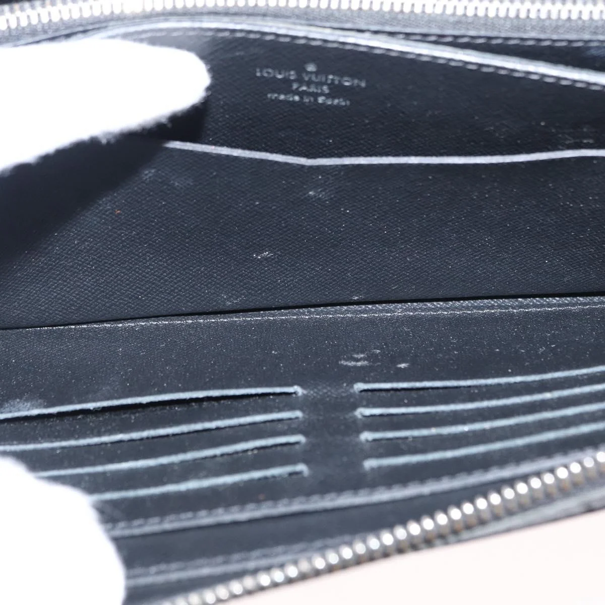 Louis Vuitton Zippy XL Taiga Leather - Image 5